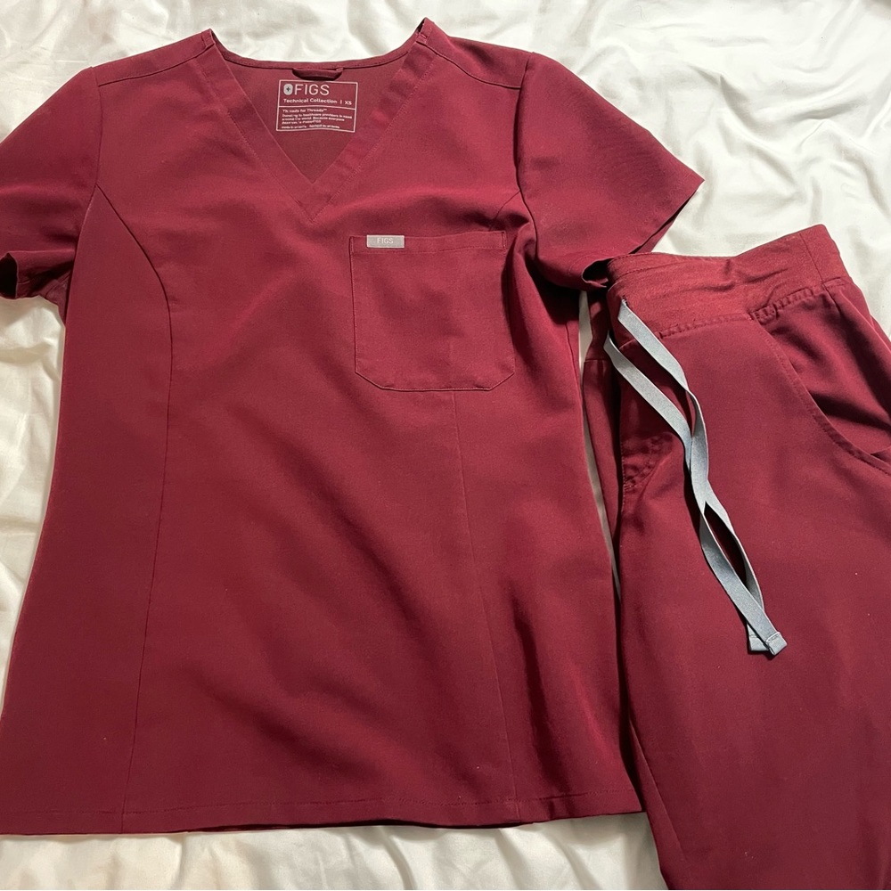 FIGS Burgundy Scrub Set (XS/S)